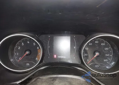 2019 Jeep Compass Altitude 4X4 z USA, uszkodzony, nr VIN 3C4NJDBB4KT723901